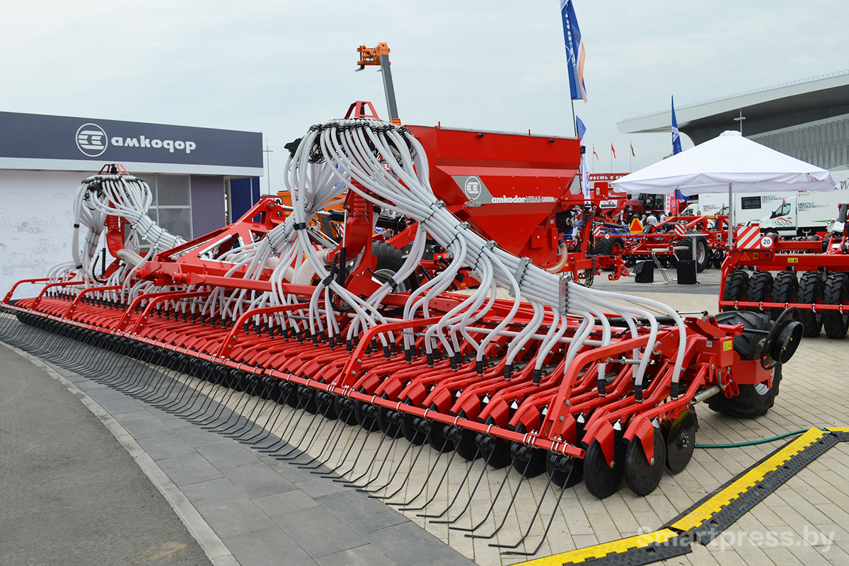 Пневматическая зерновая сеялка AMKODOR VERAS-12000