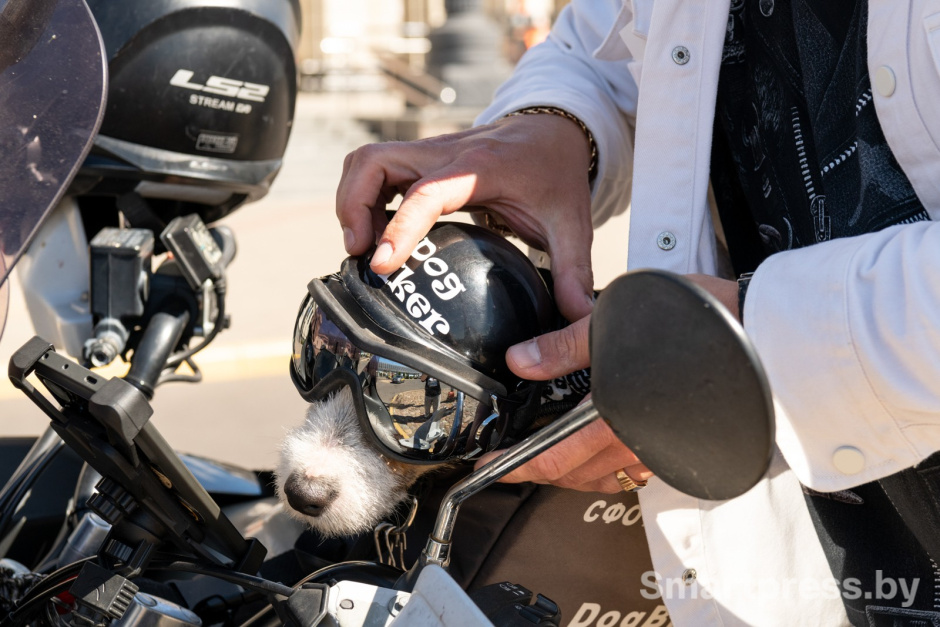 16-Джеки готовится к поездке.jpg