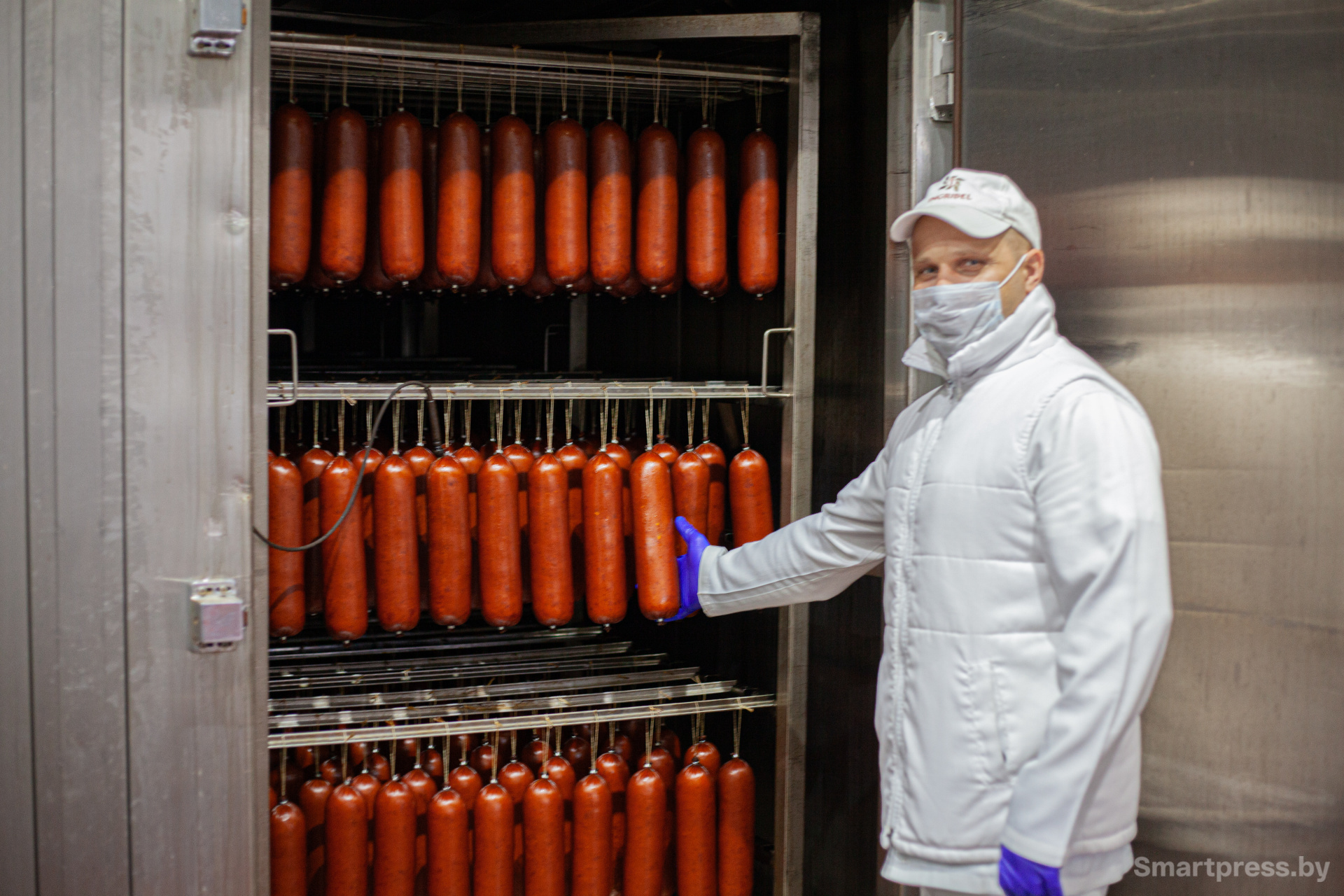 Как коптят колбасу