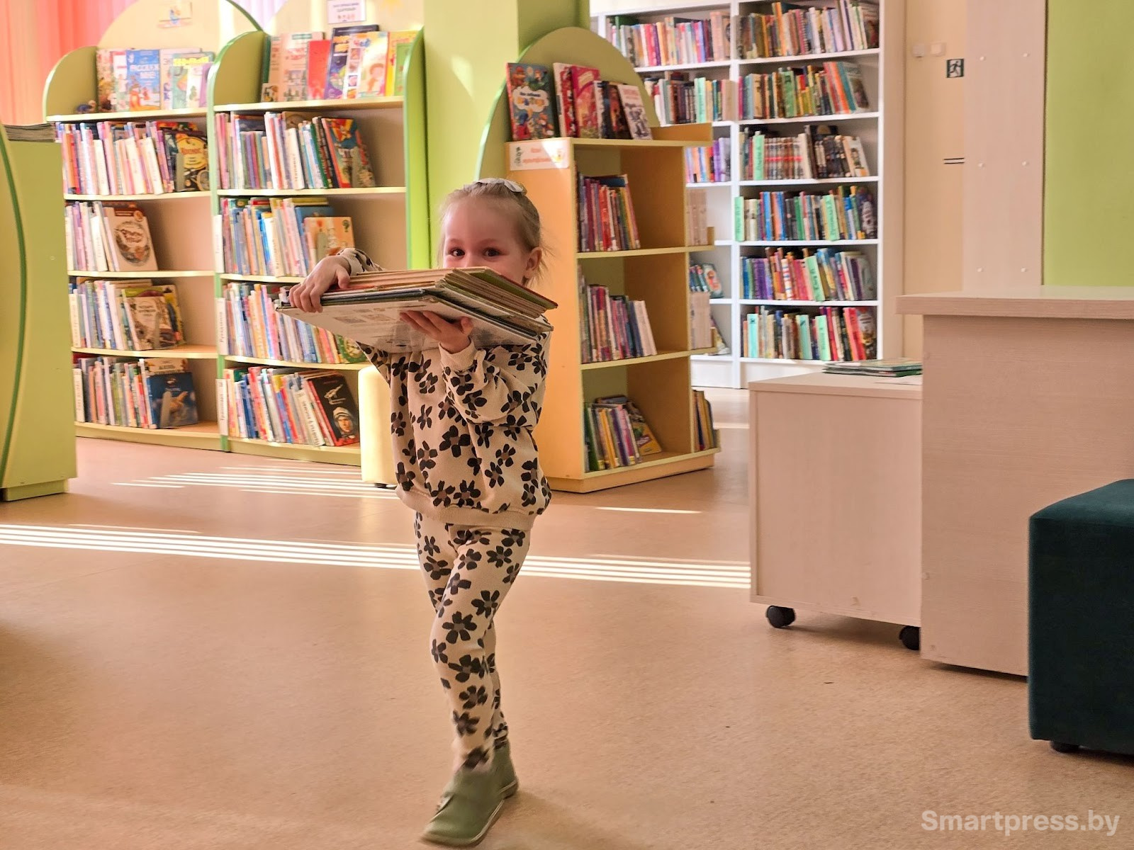Посетительница минской детской библиотеки 4 Стефания 5.jpg Посетительница минской детской библиотеки 4 Стефания 5.jpg