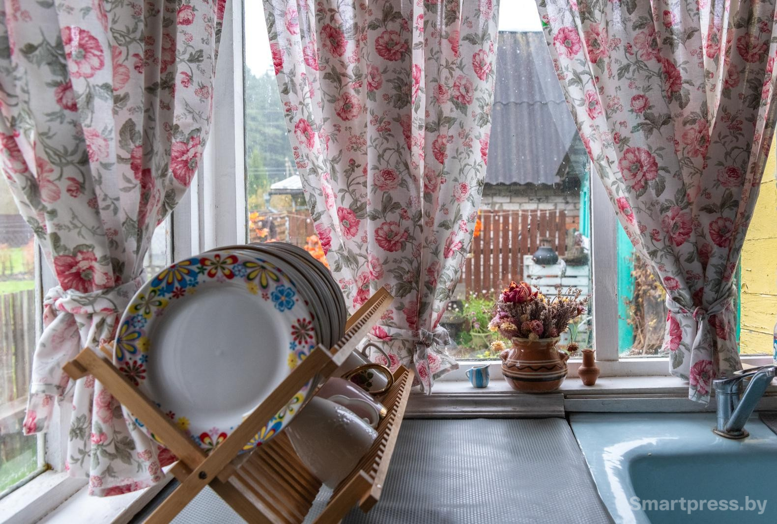 28-Уютная кухня в деревенском доме.jpg