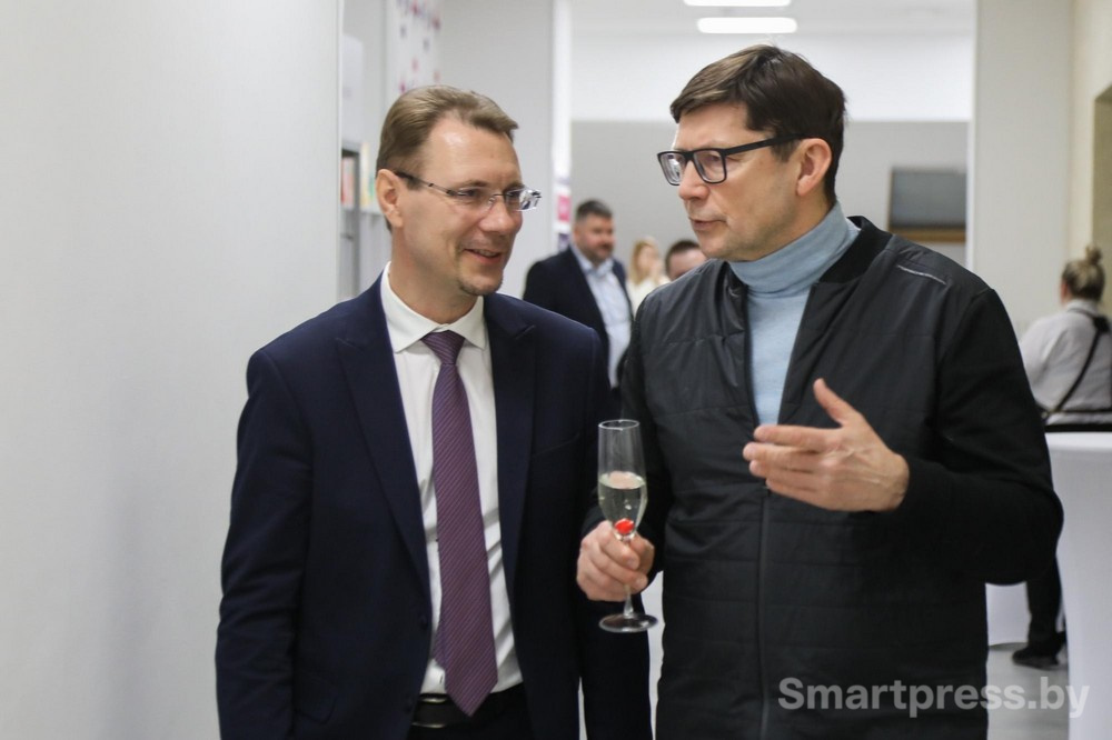 19-Советник БСБ Банка Владимир Ткачик (слева) и глава Представительства немецкой экономики в Беларуси Владимир Августинский.jpg