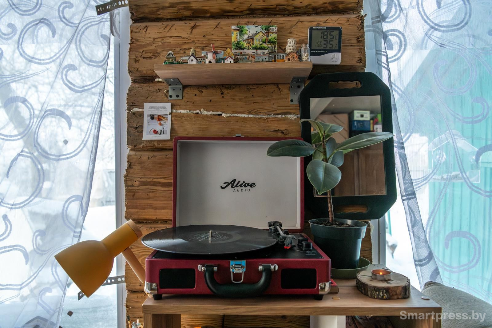 10-Проигрыватель виниловых пластинок.jpg