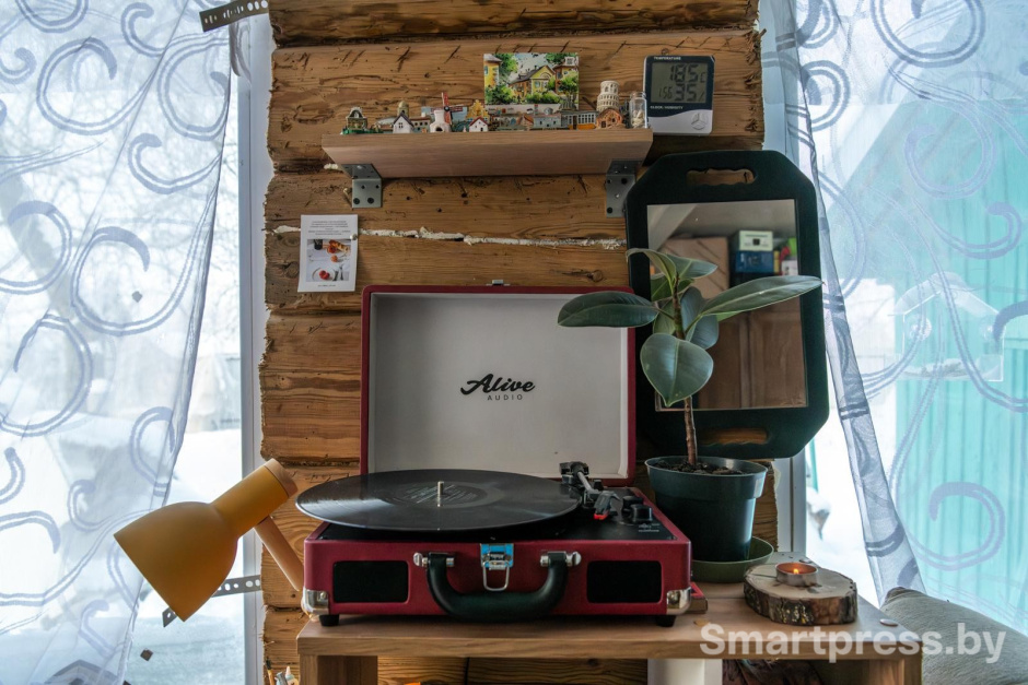 10-Проигрыватель виниловых пластинок.jpg