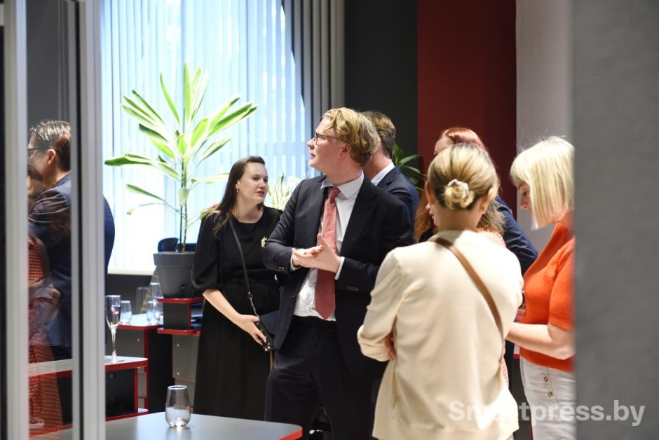 33-Art at Work в офисе Смартпресс.jpg