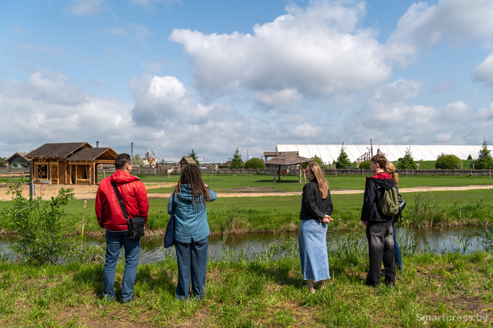 Водный барьер парк животных.jpg