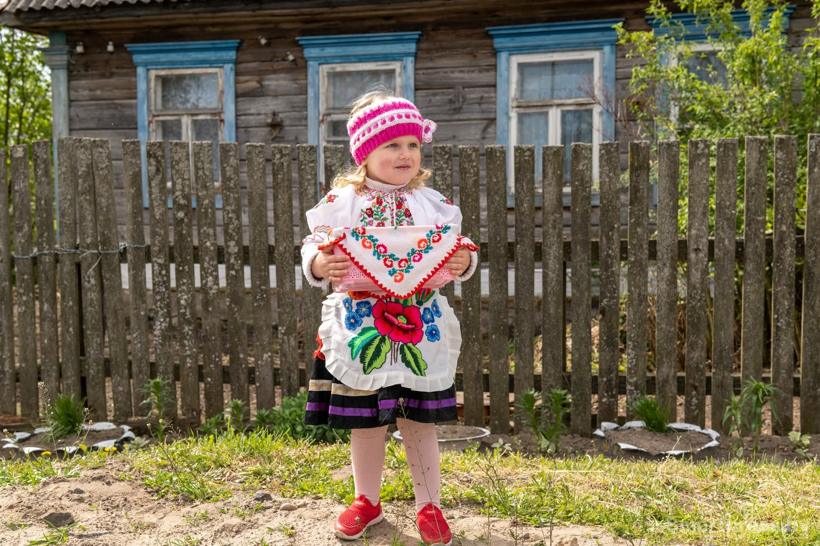 Маленькой Мире национальный костюм достался по наследству.jpg