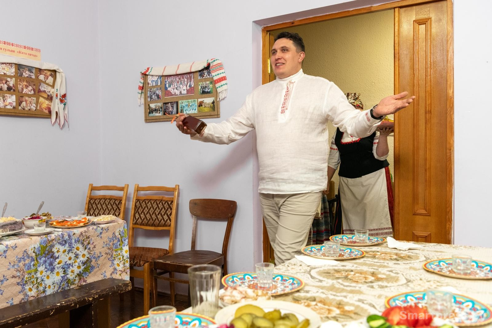 2-Сан Саныч приехал на обряд с женой но стал главным кавалером вечера.jpg