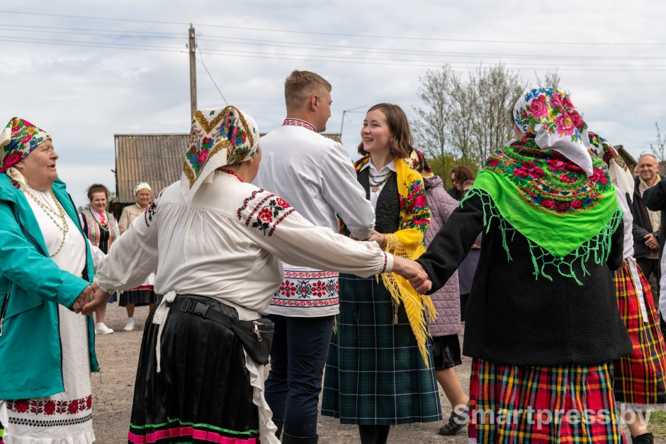 В деревне Погост водят Юрьевский хоровод 21.jpg