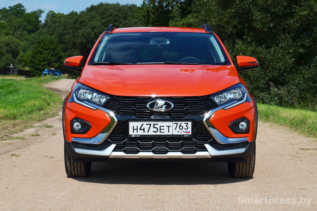 Lada Iskra SW Cross на грунтовой дороге спереди