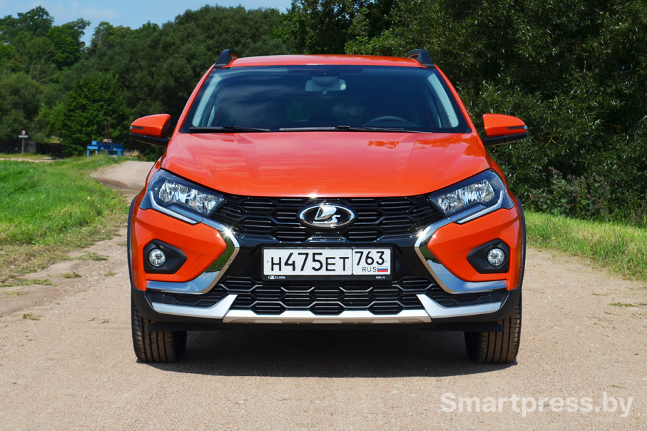 Lada Iskra SW Cross на грунтовой дороге спереди