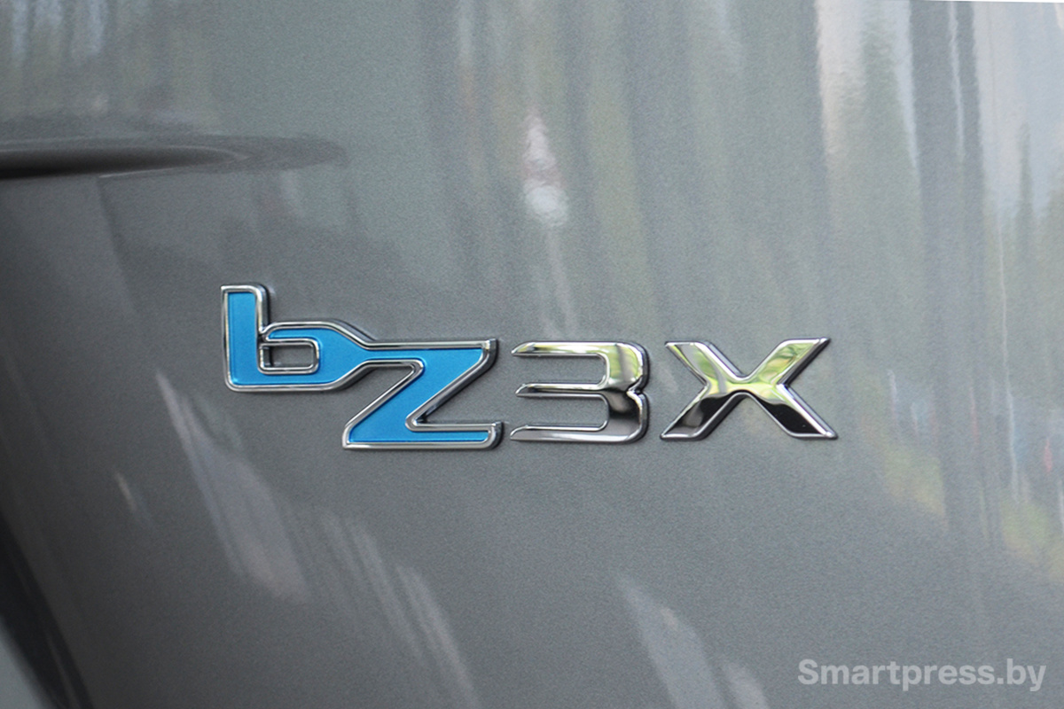 Toyota bZ3X логотип.JPG