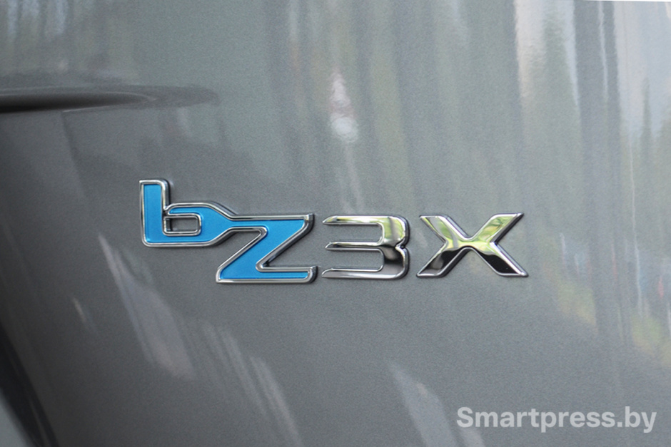 Toyota bZ3X логотип.JPG