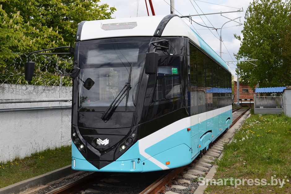 Трамвай T811 внешний вид