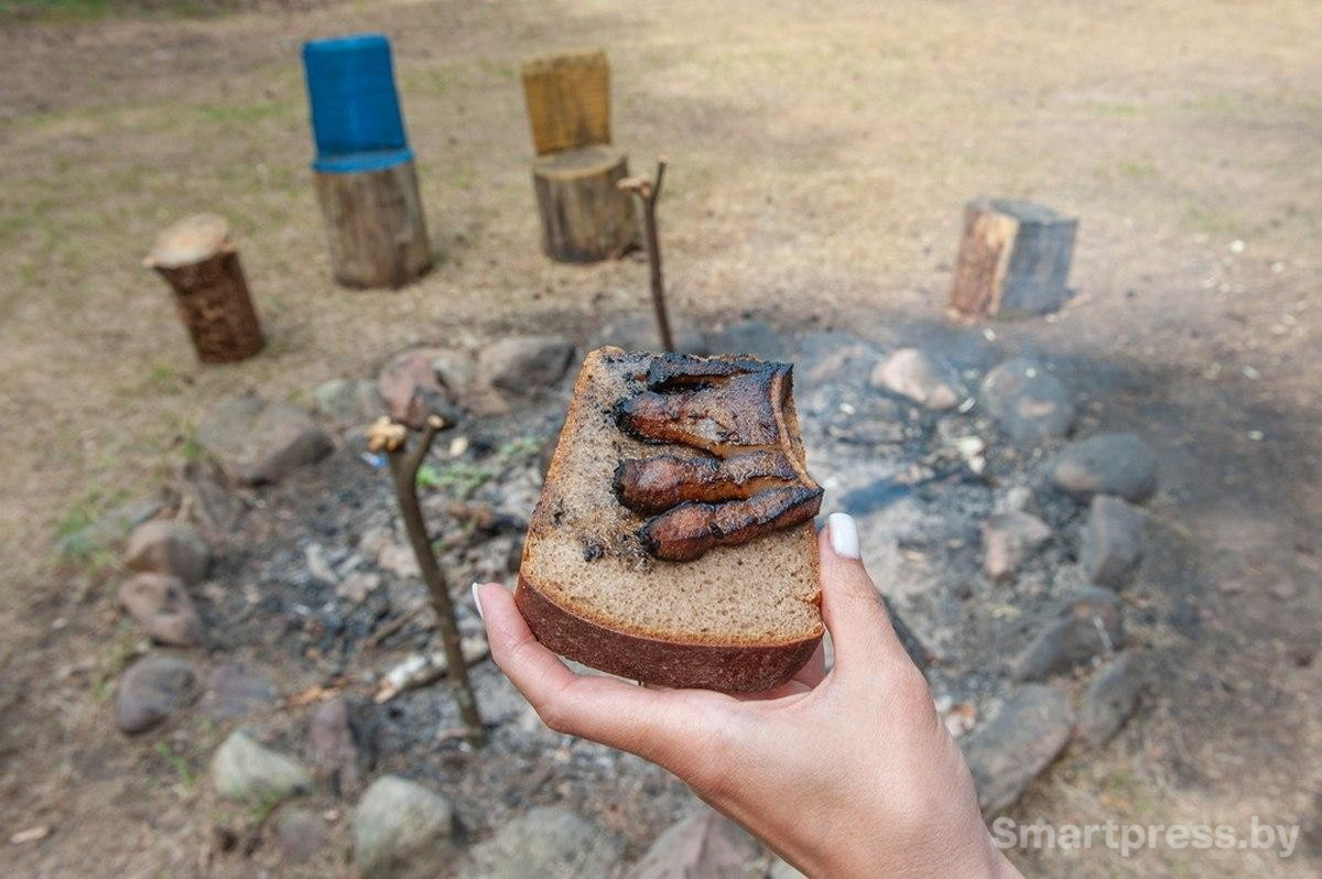 21-Жареное сало на куске хлеба.jpg