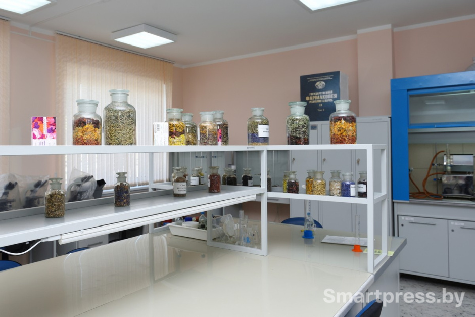 Лаборатория фармацевтического факультета.jpg