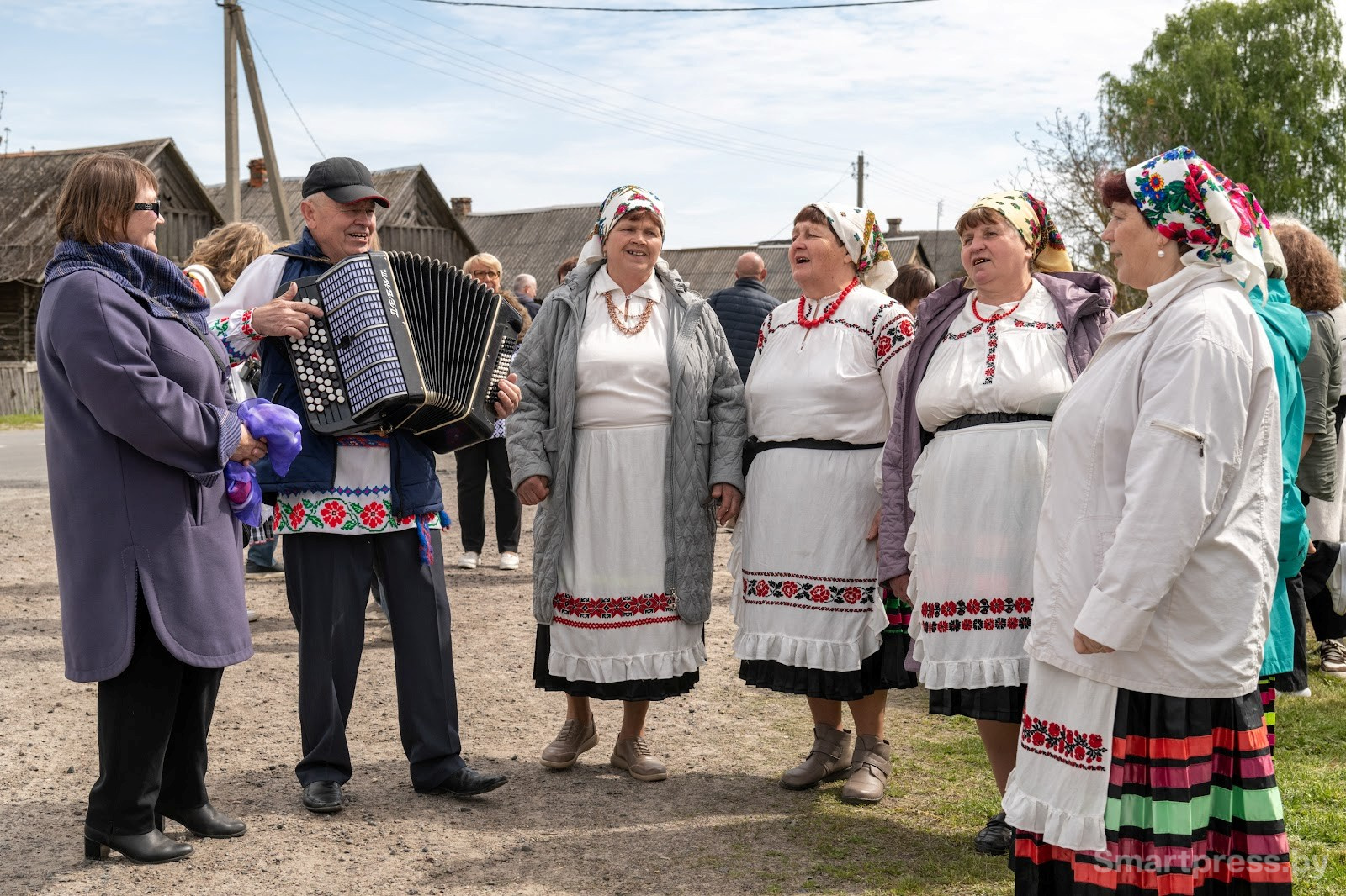 В деревне Погост водят Юрьевский хоровод 6.jpg