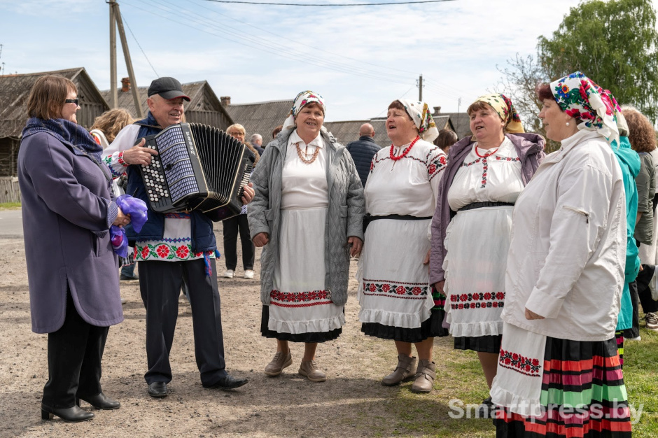В деревне Погост водят Юрьевский хоровод 6.jpg