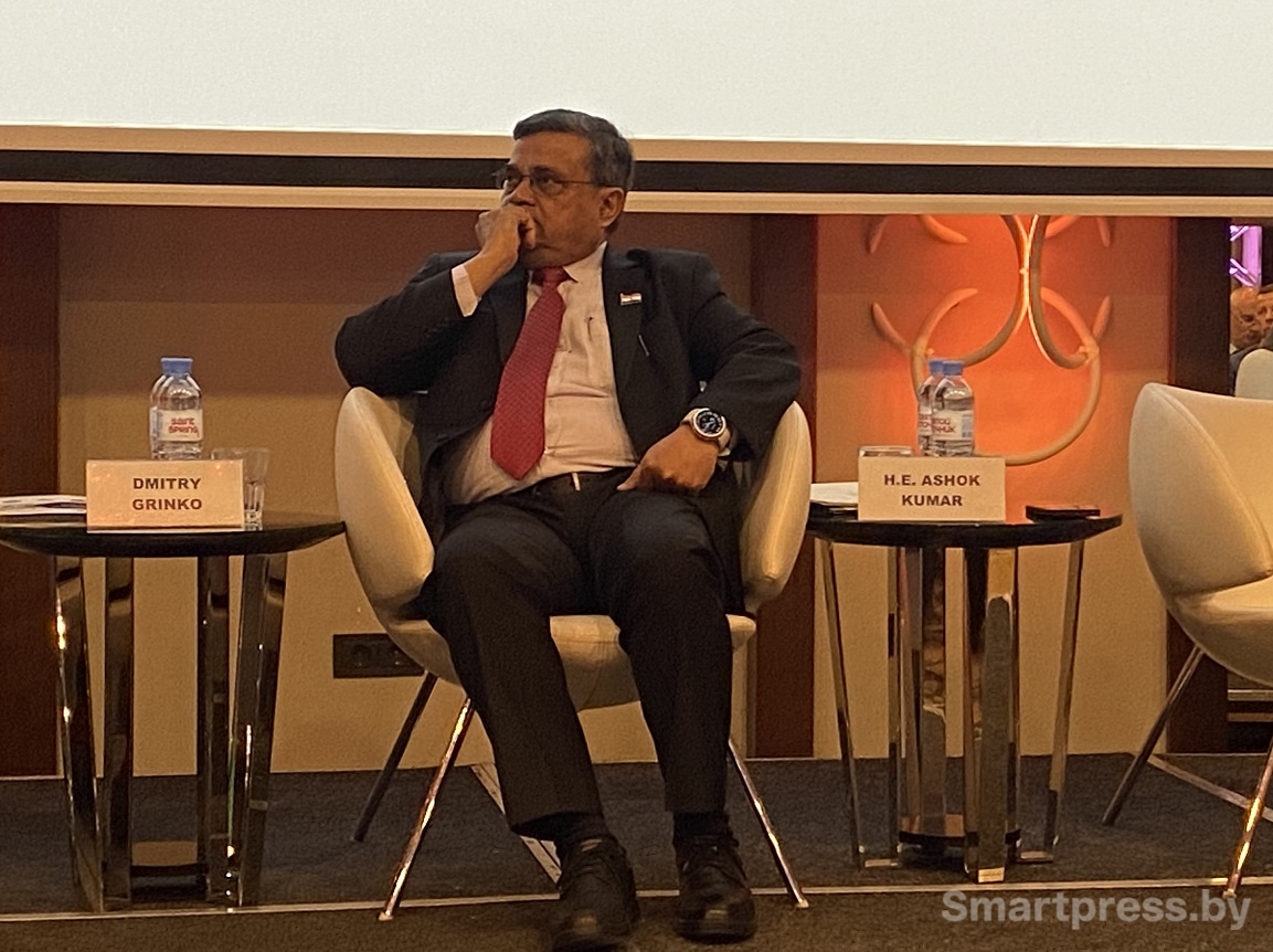 посол Ашок Кумар