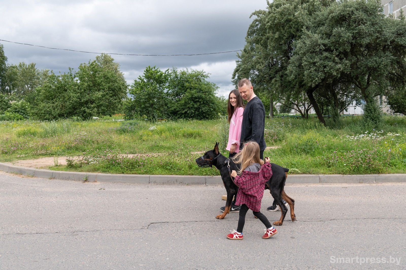 13-Семья Трипутько на прогулке.jpg