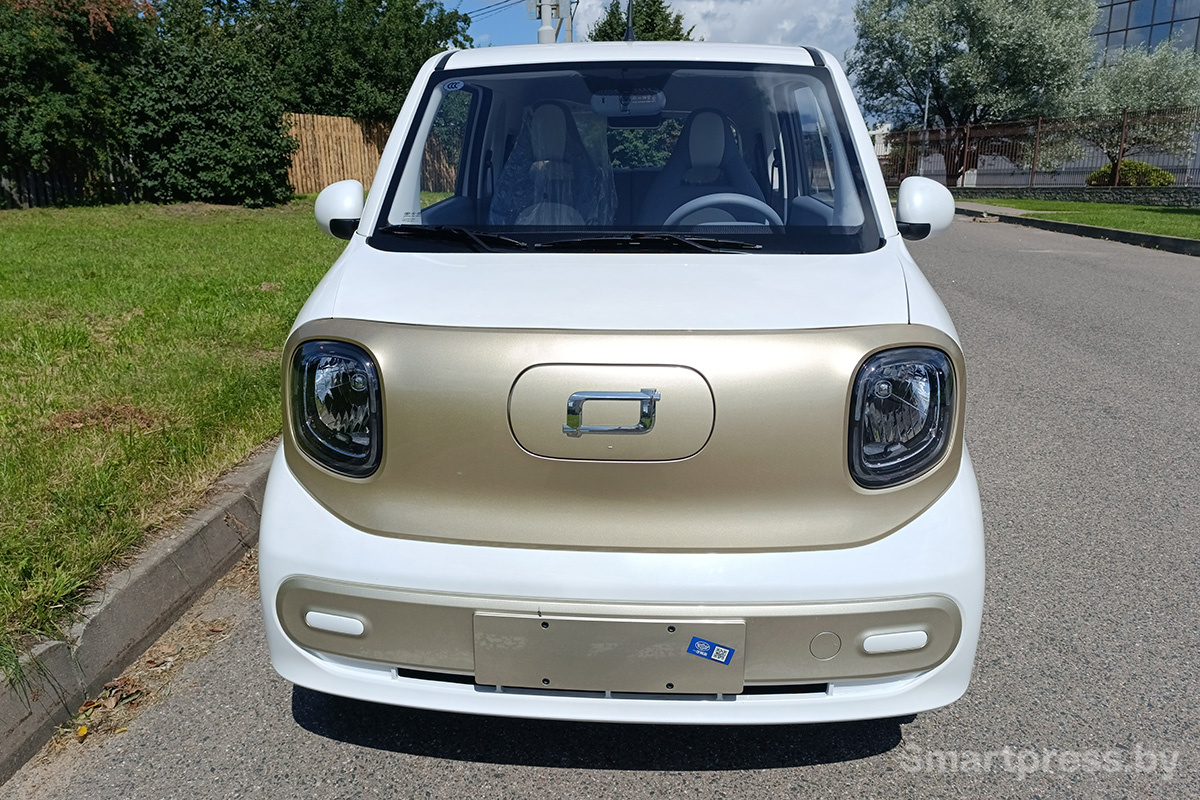 FAW Bestune Pentium Pony спереди.jpg