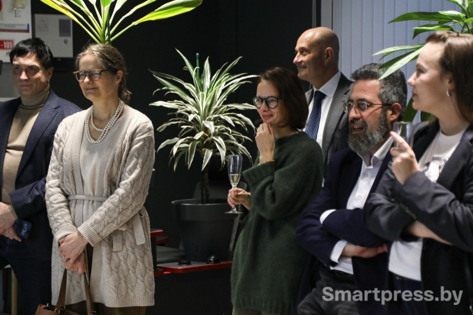 8-Арт-мероприятие Татьяны Радивилко в офисе Smartpress.jpg