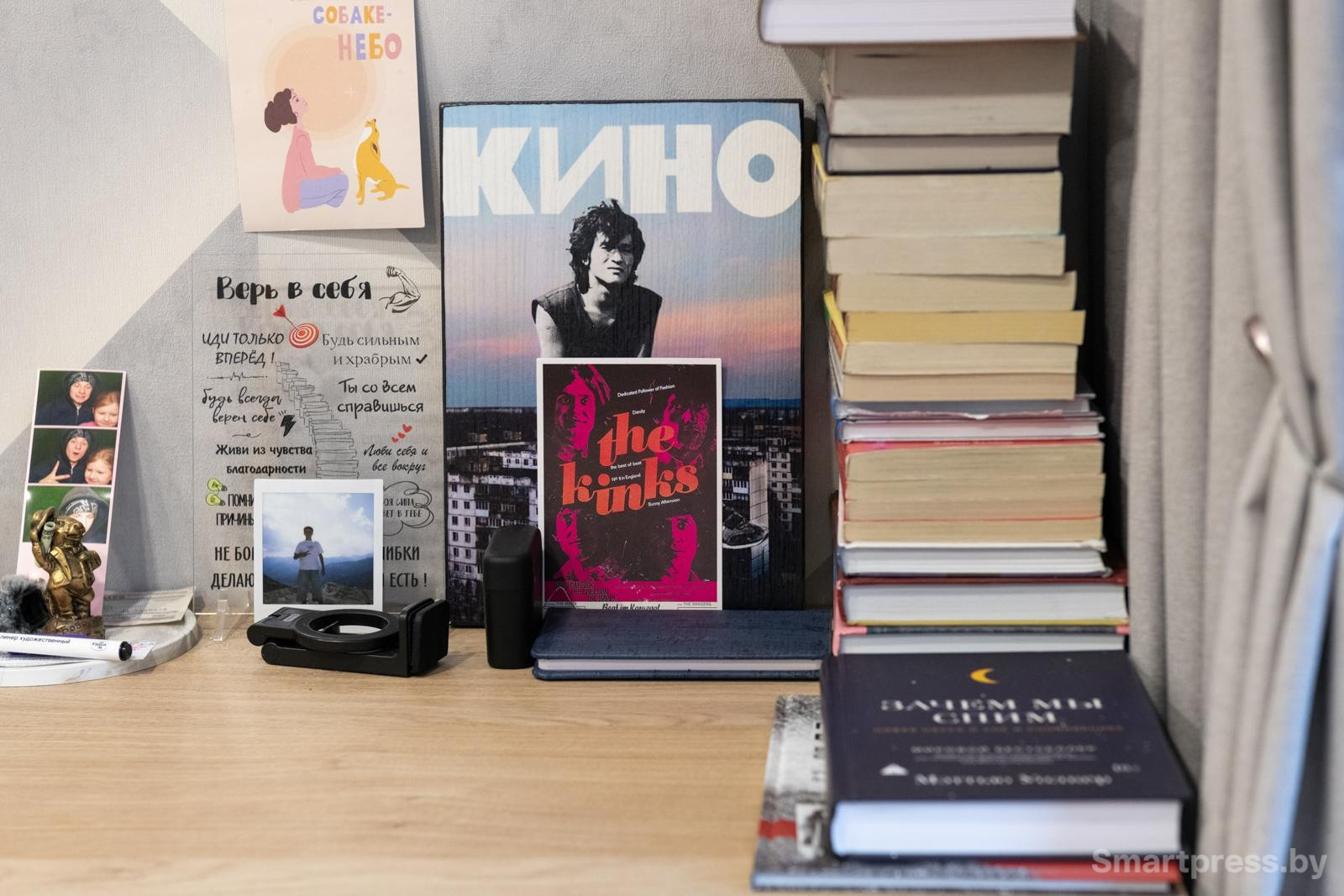 7-Рабочий стол Ромы - парень много читает любит творчество группы Кино.jpg