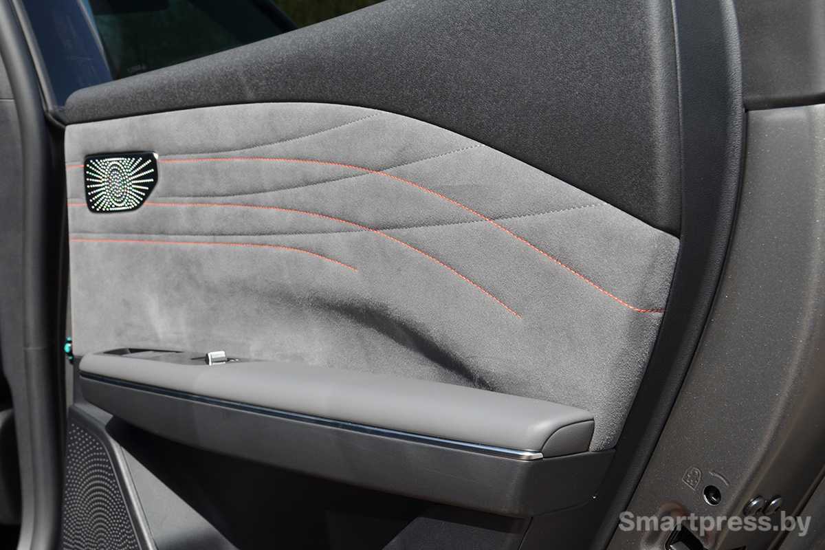 Дизайн дверных карт Geely Galaxy E8