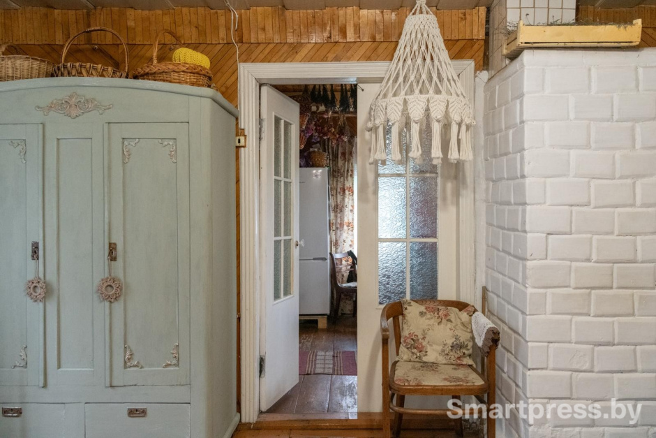 8-Отреставрированная старая мебель в деревенском доме.jpg