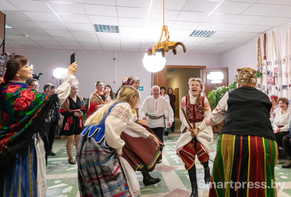 25-Во время белорусского обряда Ката пячы.jpg