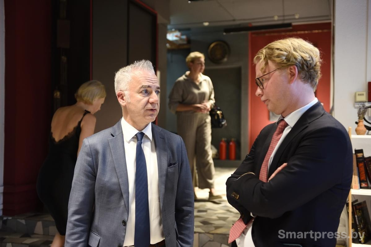 11-Поверенный в делах Франции в Беларуси Людовик Руайе и советник посольства Германии Филипп Энгстлер.jpg