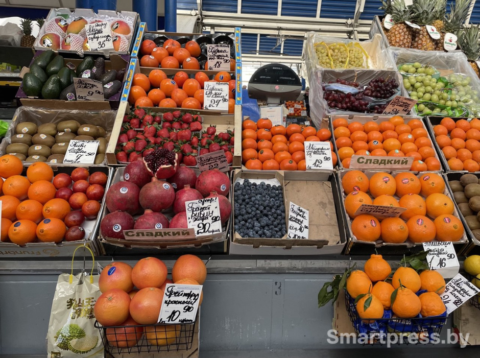 Гранат клубника хурма апельсины Гранат клубника хурма апельсины