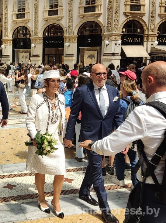 молодожены