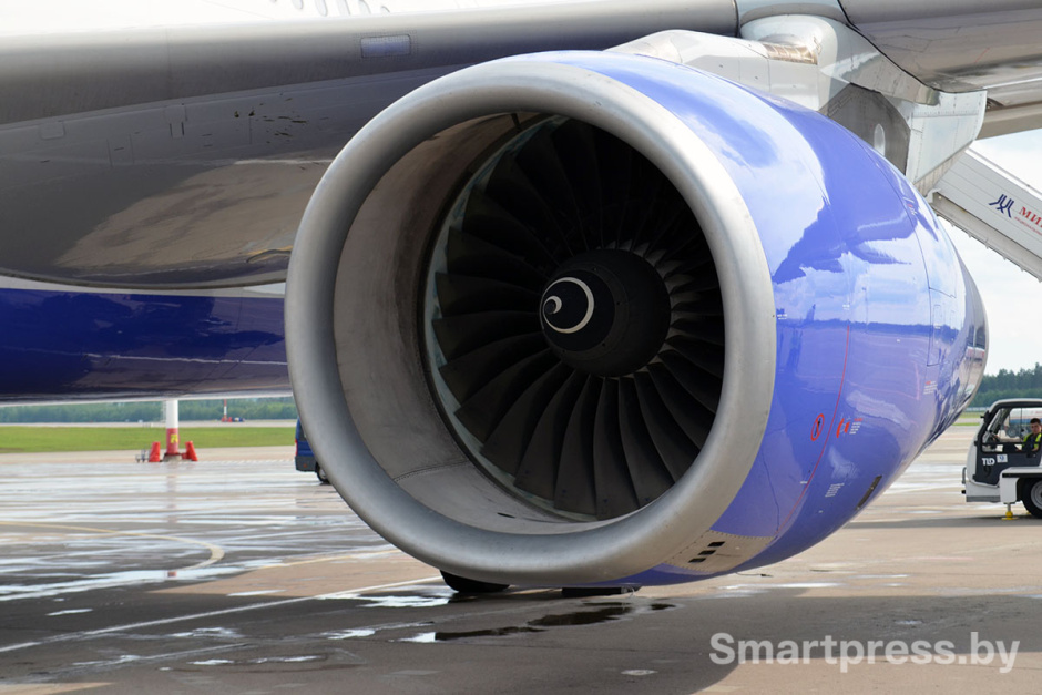 Двигатель Airbus A330-200 почти 2,5 метра в диаметре