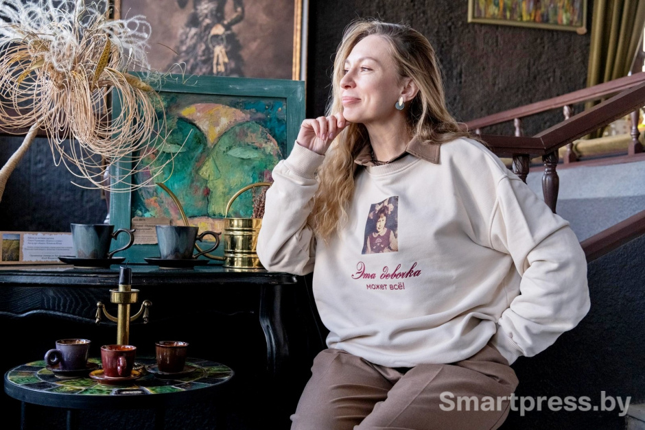 1-Татьяна Иванова в своем свитшоте.jpg