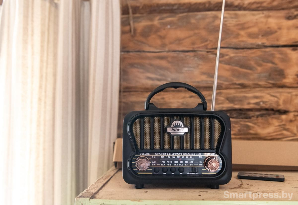 18-Радио в деревенском доме.jpg