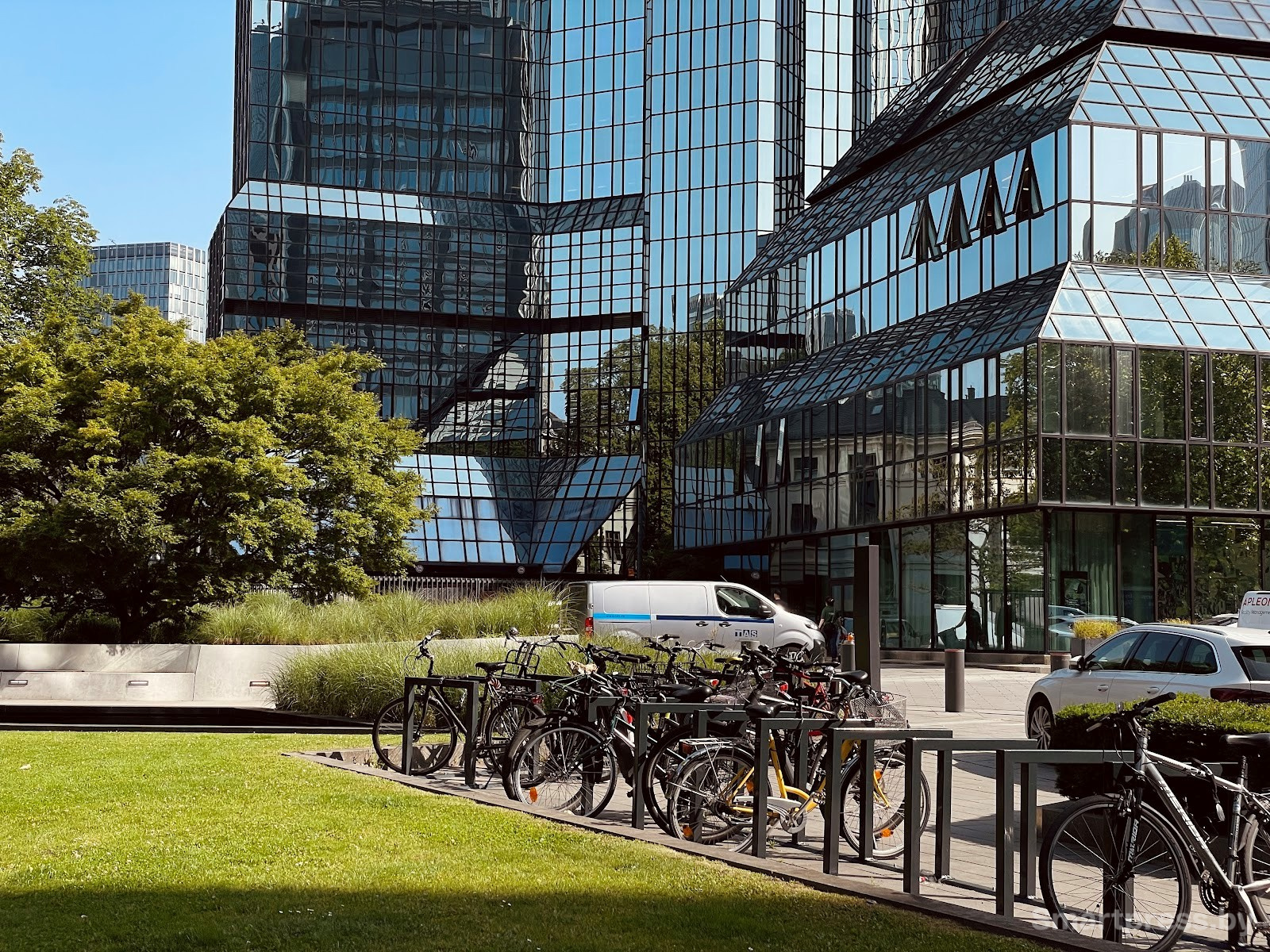 10-Здание Deutsche Bank Франкфурт.jpg