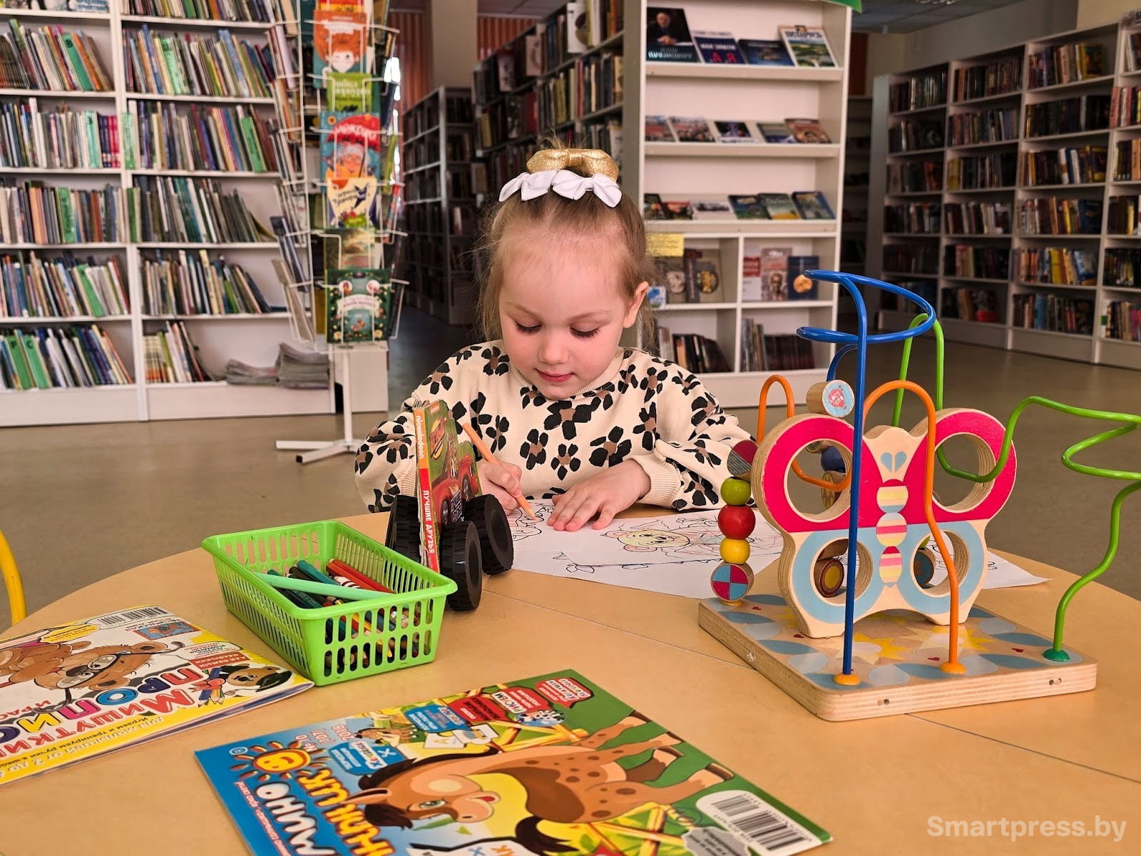 Посетительница минской детской библиотеки 4 Стефания 3.jpg