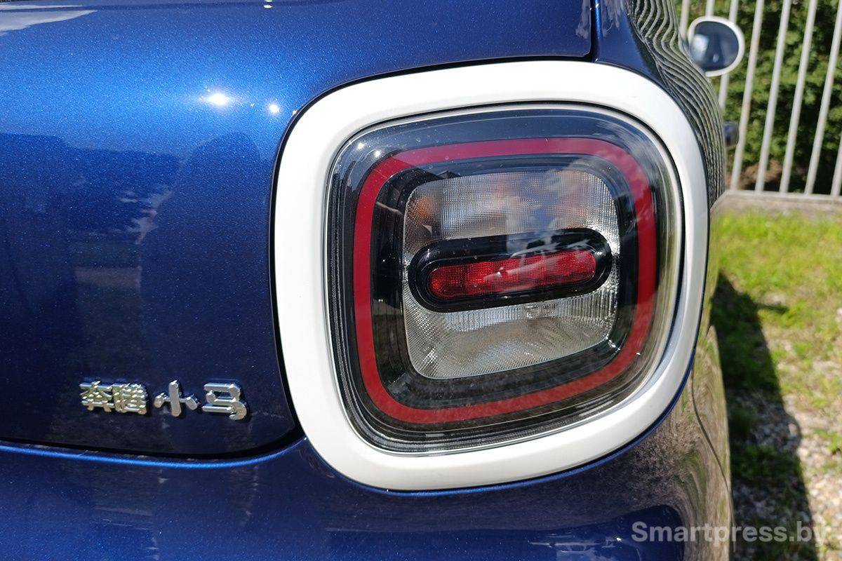 Задняя оптика FAW Bestune Pentium Pony.jpg