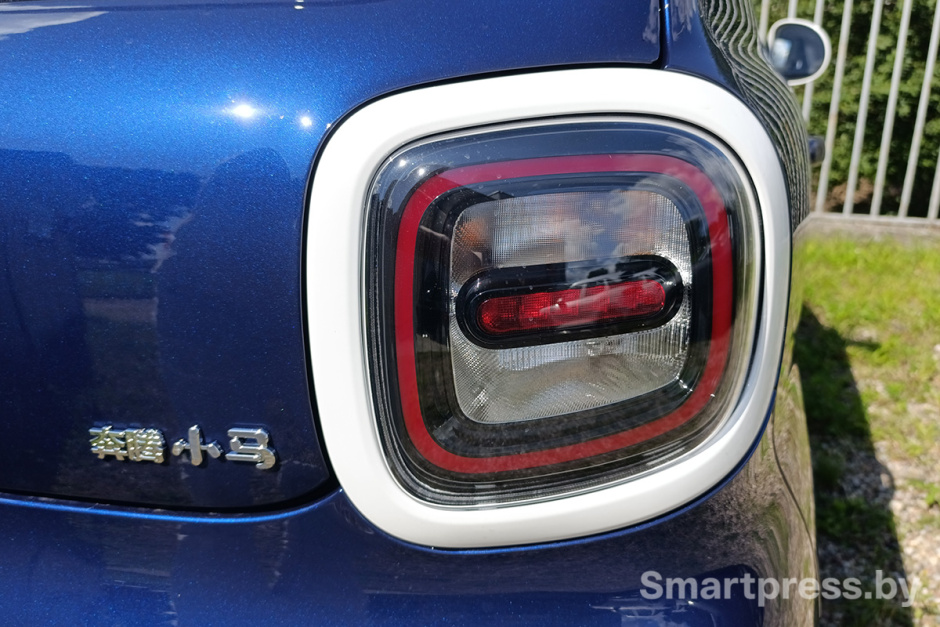 Задняя оптика FAW Bestune Pentium Pony.jpg