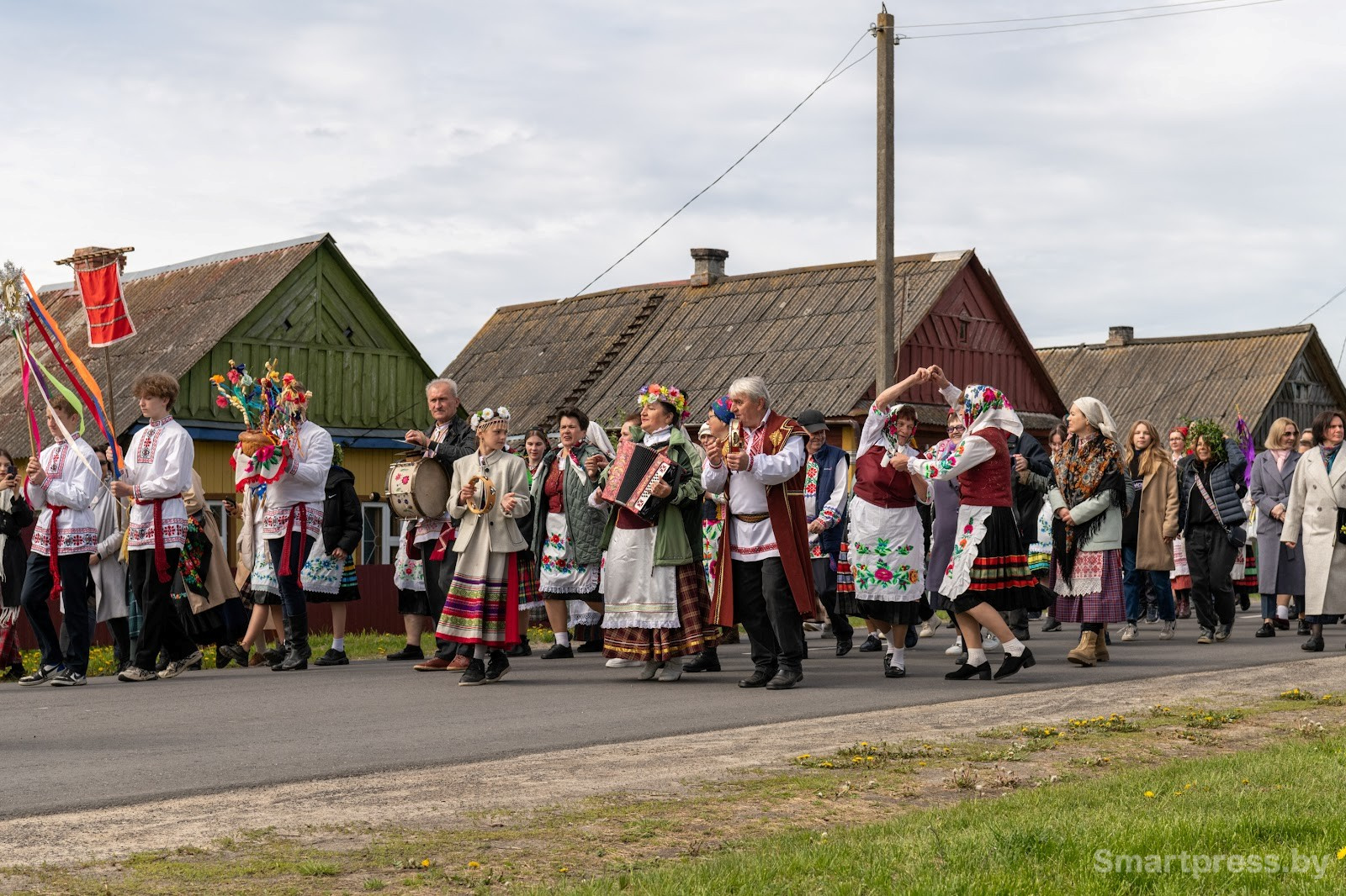В деревне Погост водят Юрьевский хоровод 24.jpg