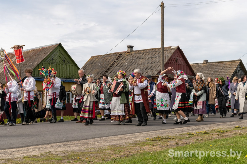 В деревне Погост водят Юрьевский хоровод 24.jpg