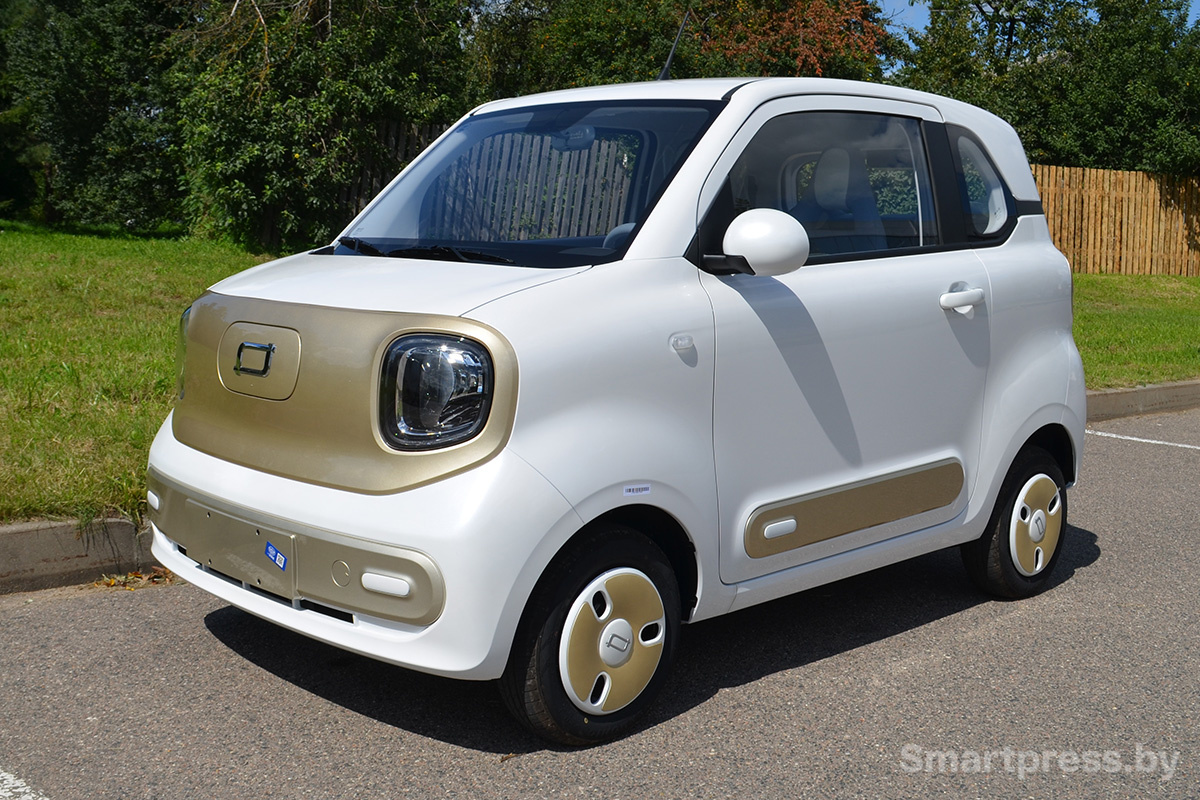 FAW Bestune Pentium Pony слева 34.JPG