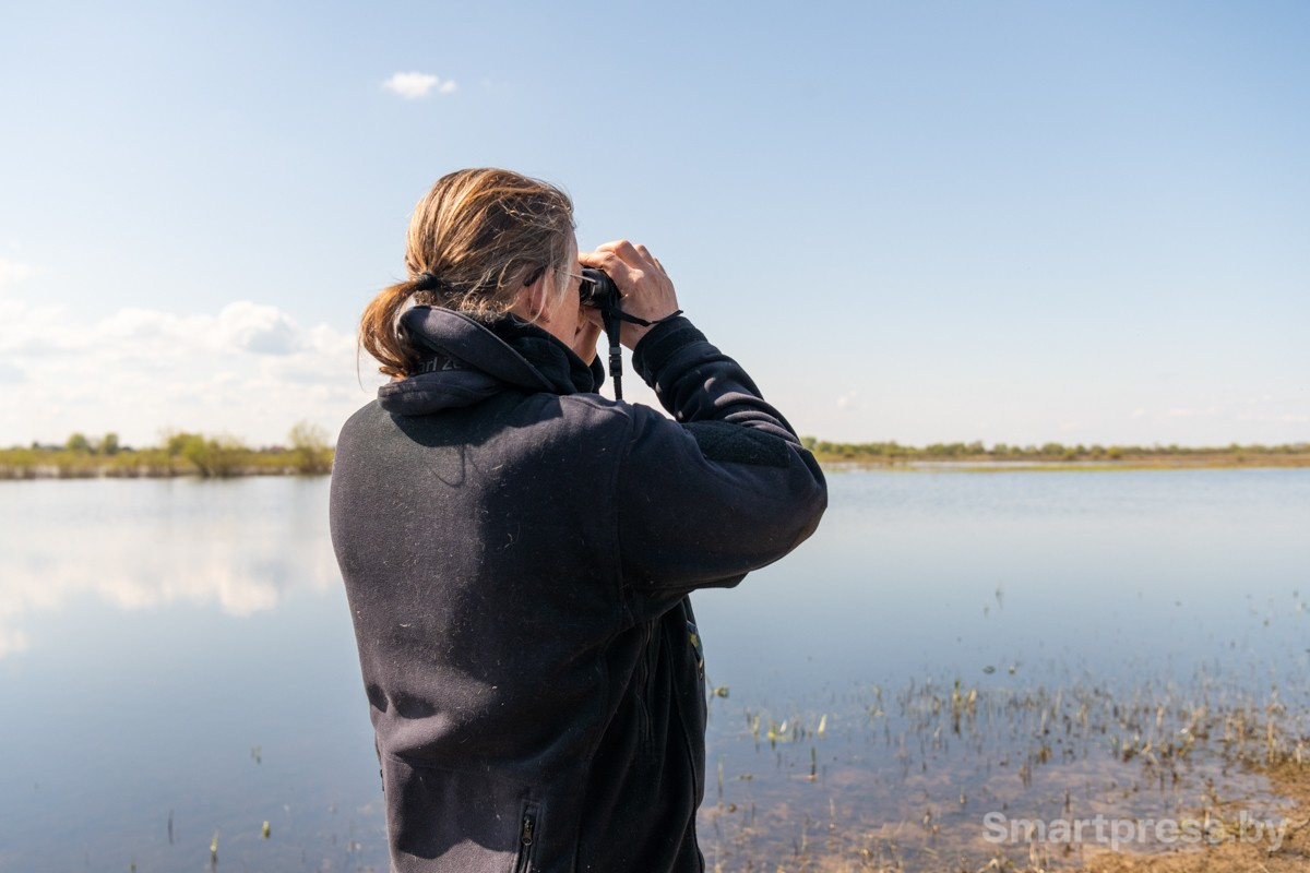 25-Павел уже много лет наблюдает за самой старой птицей Турова.jpg