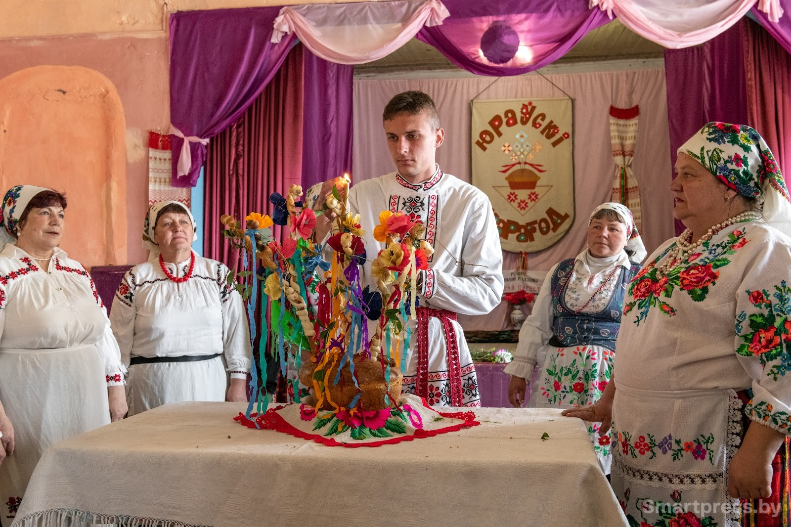 В деревне Погост водят Юрьевский хоровод 10.jpg