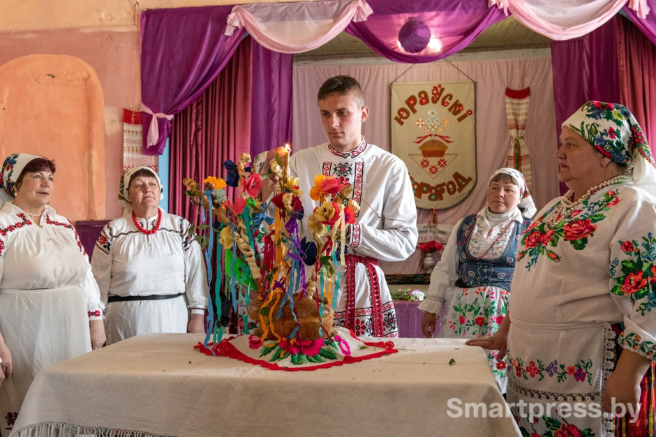 В деревне Погост водят Юрьевский хоровод 10.jpg