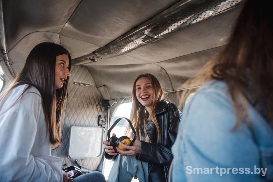 9-Команда Афиши Смартпресс летит на вертолете.jpg