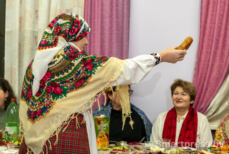 33-Во время белорусского обряда Ката пячы.jpg 33-Во время белорусского обряда Ката пячы.jpg