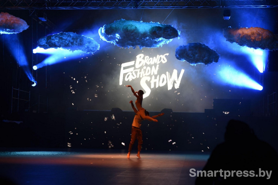 16-Живые музыкальные выступления обязательная часть программы Brands Fashion Show.jpg