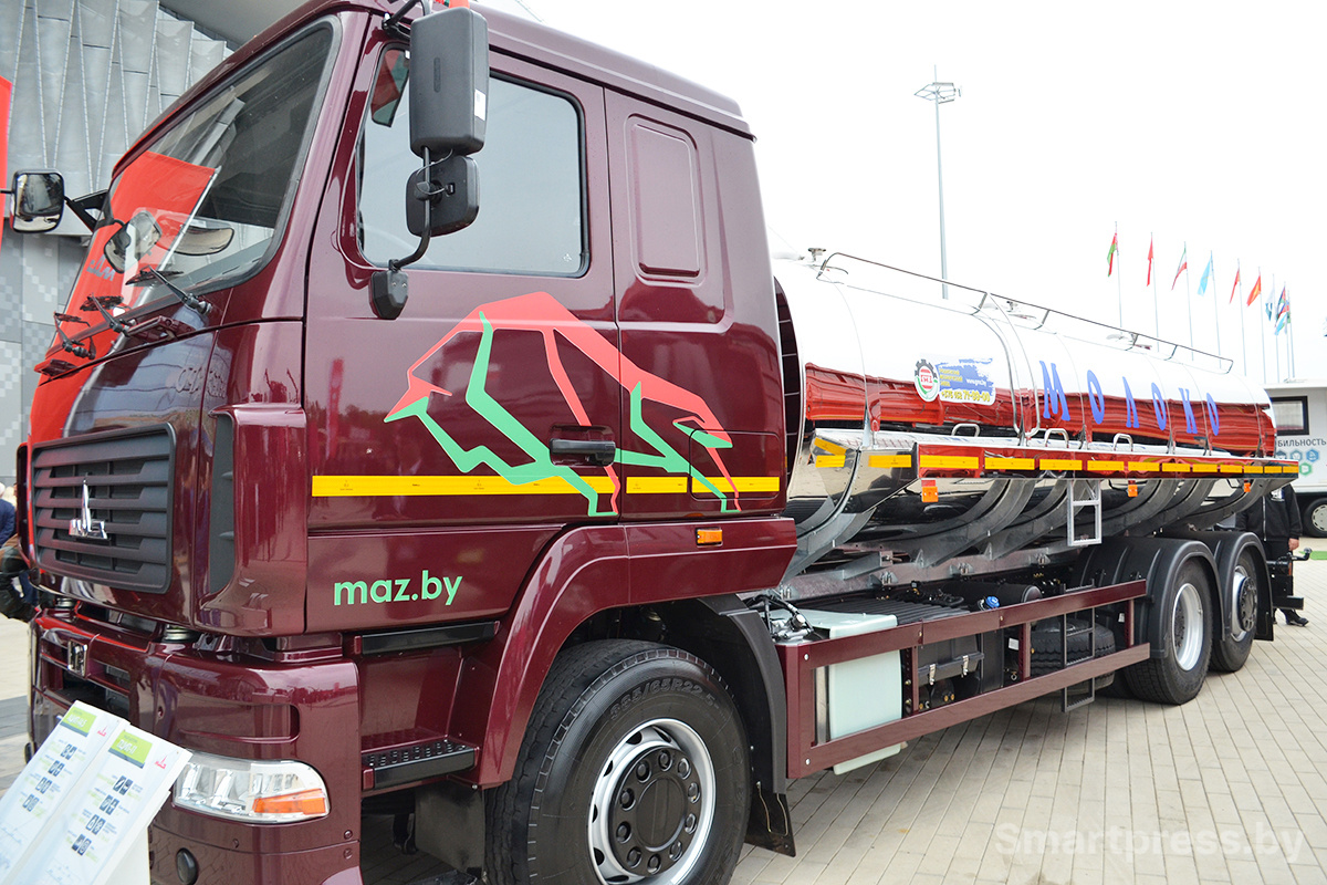 Автопоезд МАЗ для транспортировки молока